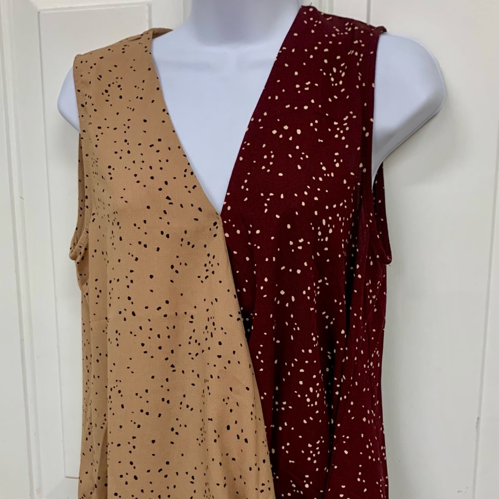 NWT Entro 2 tone tie waist sleeveless blouse. Great w jeans or dress pants.